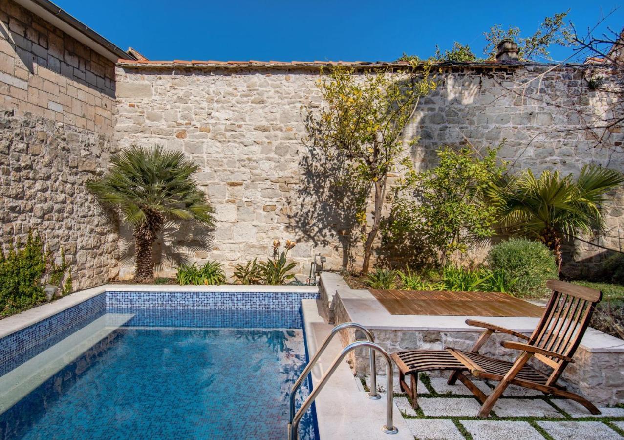 Villa-Varos-Palm-Garden Split Exterior photo